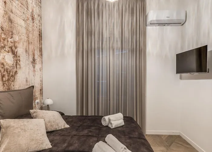 Boutique Spagnoli 4* Naples